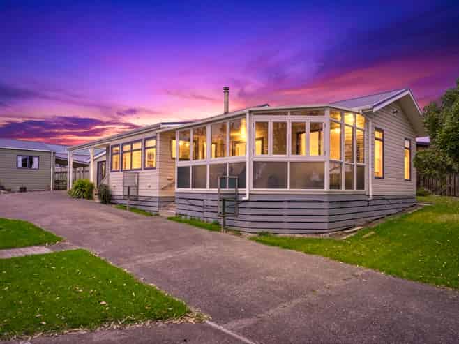 50 Kahukura Avenue, WAITARERE BEACH