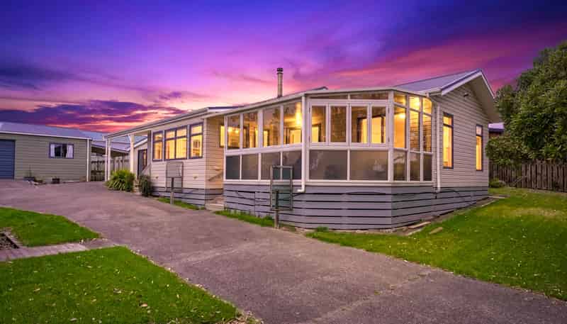 50 Kahukura Avenue, WAITARERE BEACH