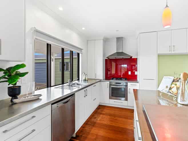 50 Kahukura Avenue, WAITARERE BEACH
