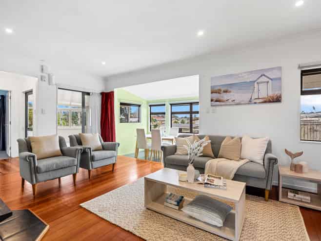 50 Kahukura Avenue, WAITARERE BEACH