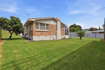 24 Levers Road, Matua