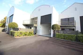 Live and work office/warehouse offered for sale