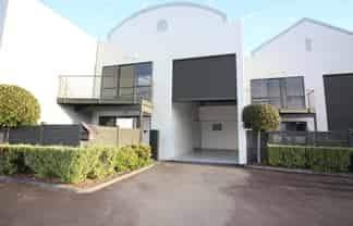 Live and work office/warehouse offered for sale
