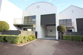 Live and work office/warehouse offered for sale