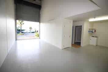 Live and work office/warehouse offered for sale