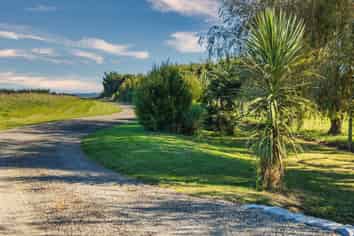 77 Bruces Road, Sefton