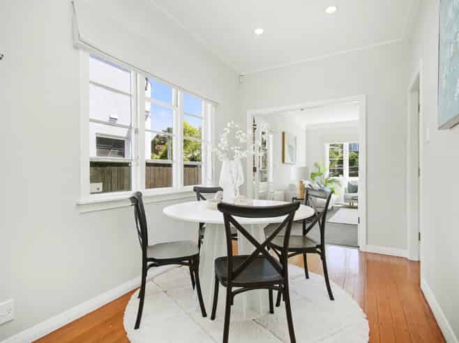10a Marina Grove, Belmont