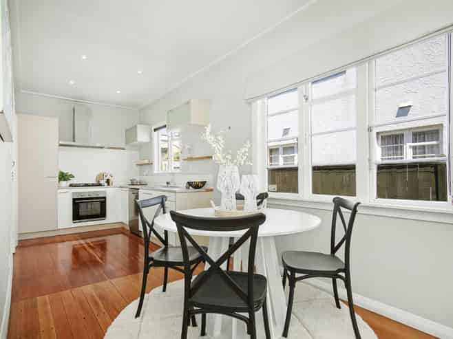 10a Marina Grove, Belmont