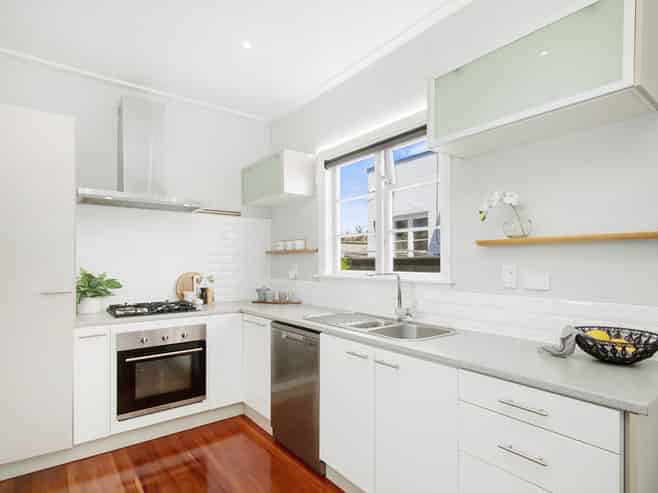 10a Marina Grove, Belmont