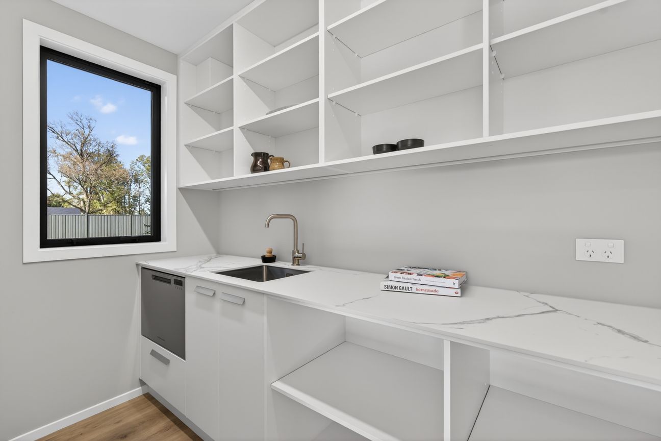 Brand New Striking Home! BEO $1,049,000 - Widok 4