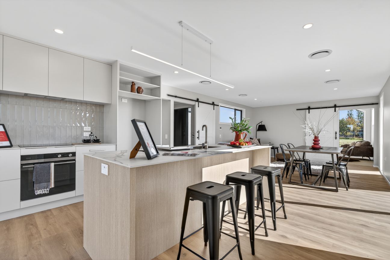Brand New Striking Home! BEO $1,049,000 - Widok 3