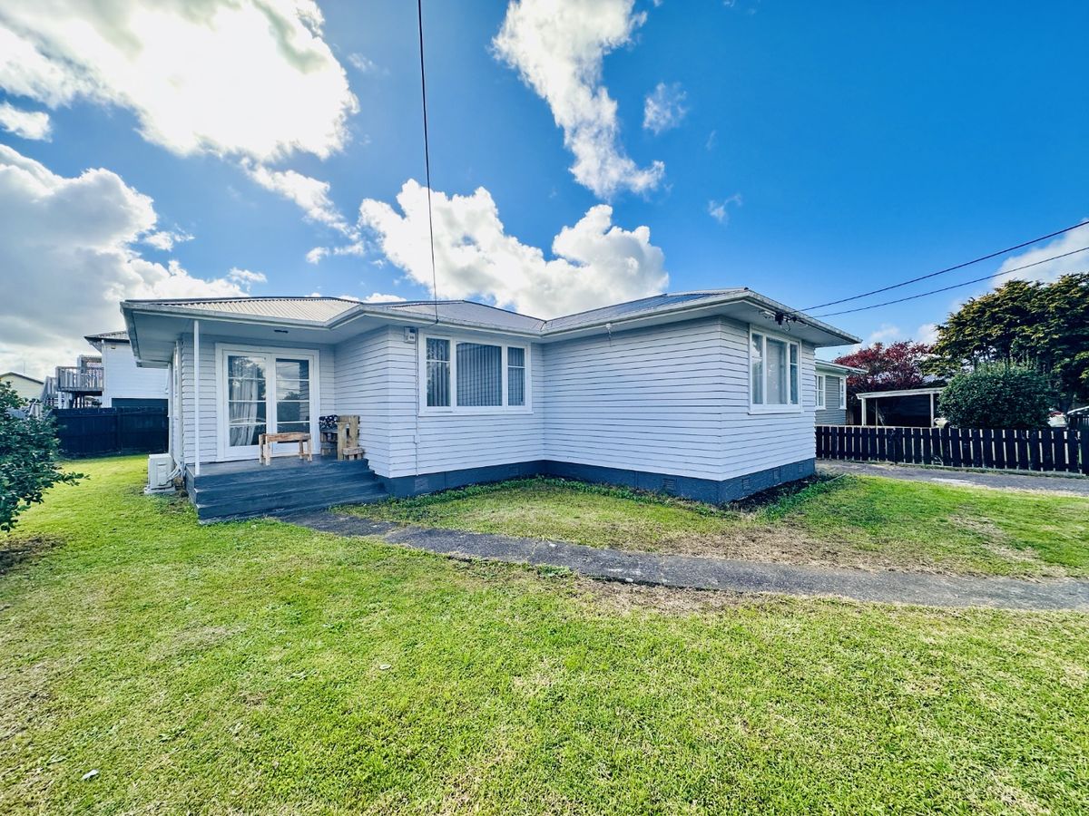 Spacious 4 Bedroom Family Home in Convenient Papakura Location – $770 per week - Lawns Included - Widok 2