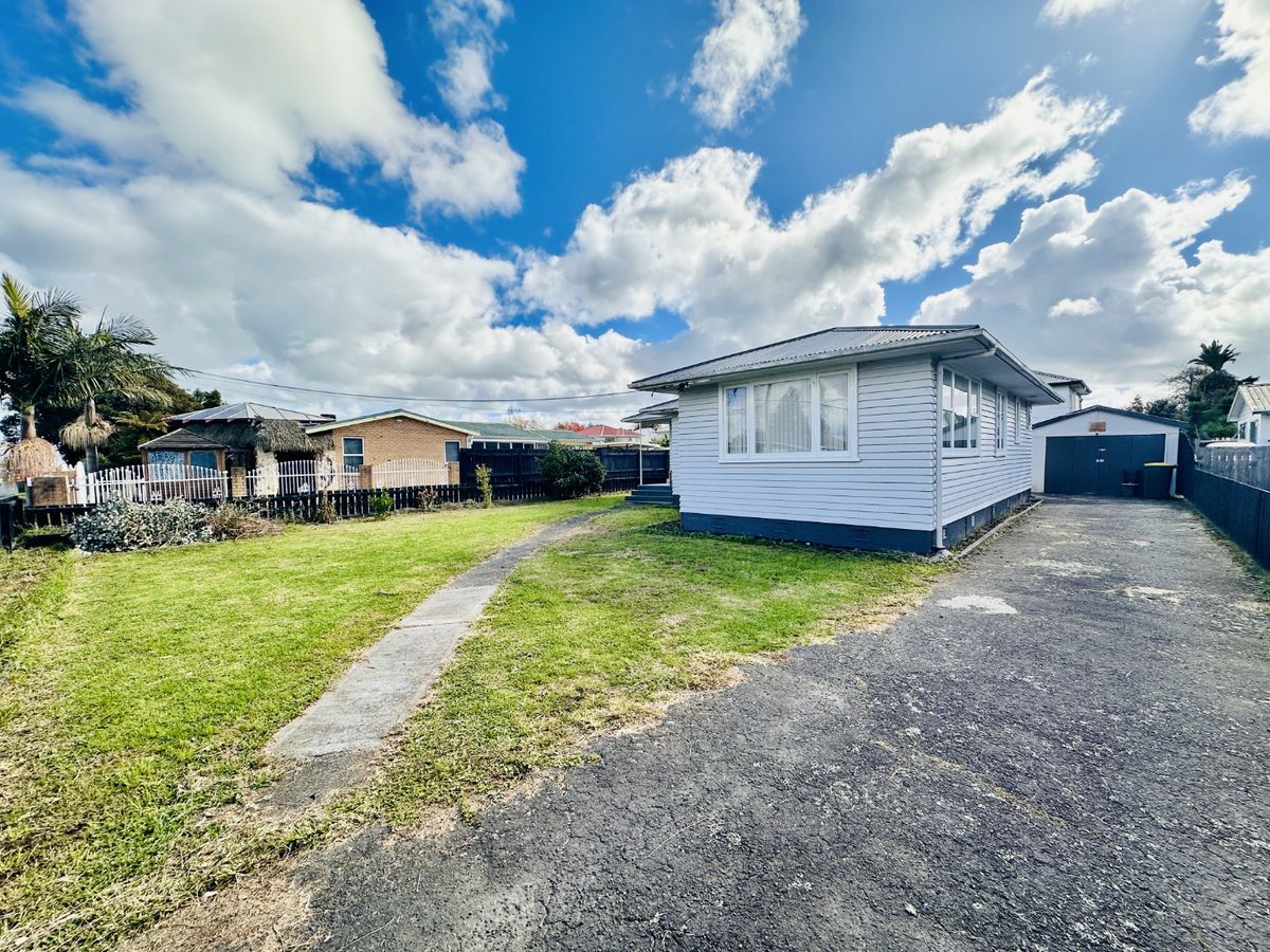 Spacious 4 Bedroom Family Home in Convenient Papakura Location – $770 per week - Lawns Included - Widok 3