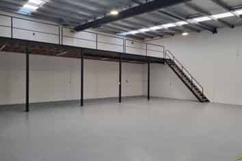 High-Stud and Modern Warehouse & Office