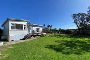 1364 Whangaparaoa Road, Army Bay