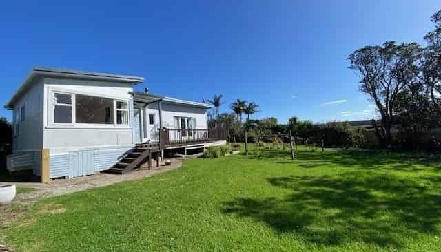 1364 Whangaparaoa Road, Army Bay