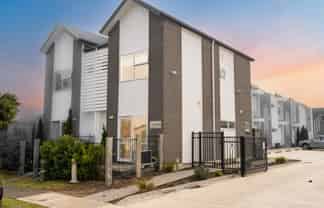 2/10 Burrows Place, Frankton