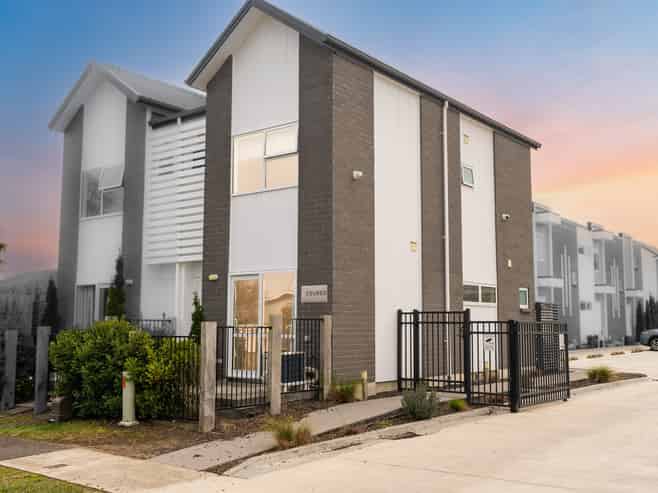 2/10 Burrows Place, Frankton
