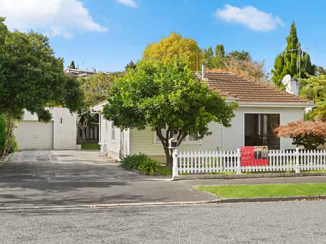 10 Vectis Road, Hillcrest
