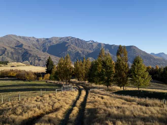 317 Crown Range Road, Arrow Junction