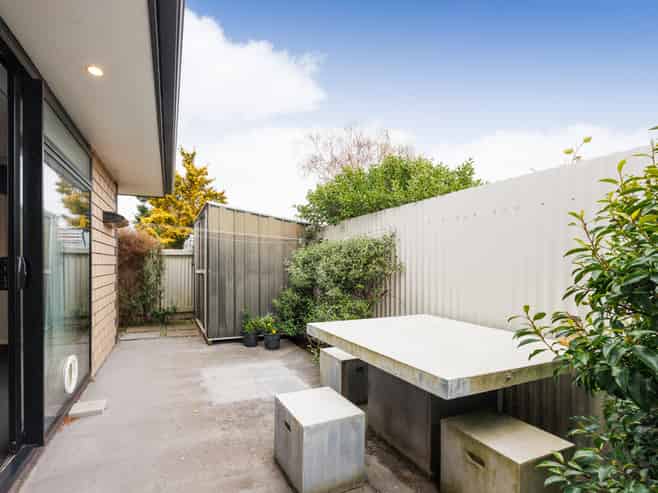 8B Sinclair Avenue, Highbury