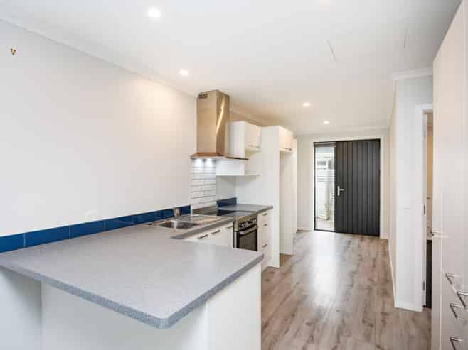 8B Sinclair Avenue, Highbury