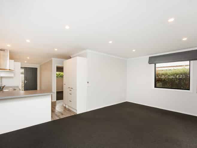 8B Sinclair Avenue, Highbury