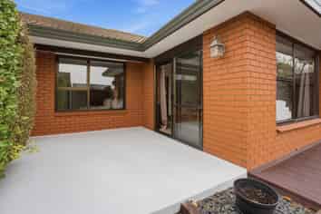 2/119 Reynolds Avenue, Bishopdale