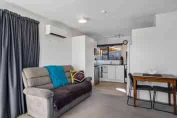 3/3 Tainui Street, STOKE
