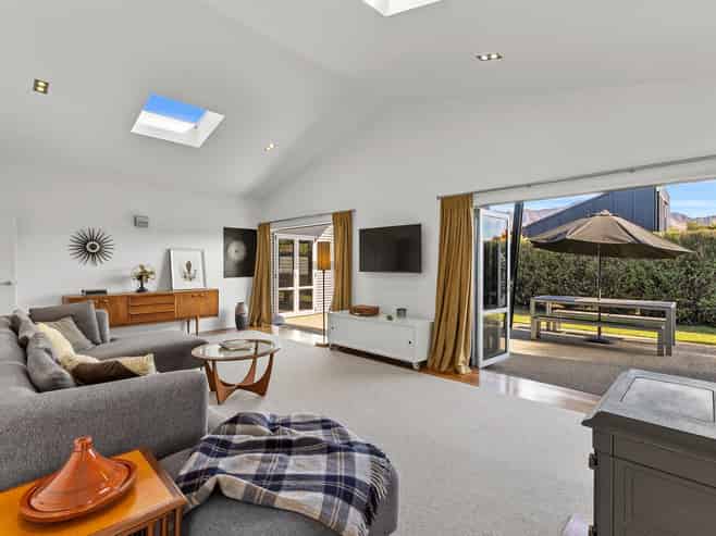 16 Allenby Place, Wanaka