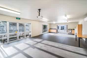 Tidy & Versatile Office With Carparking
