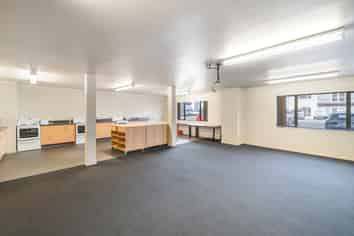 Tidy & Versatile Office With Carparking