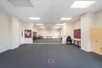 Tidy & Versatile Office With Carparking