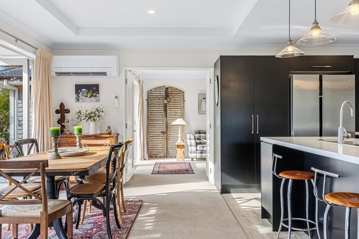 Premium living, motivated Vendors ready to move - Mehr