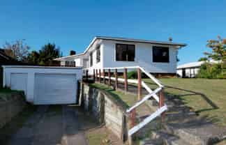 17 Chums Rd, Paraparaumu Beach