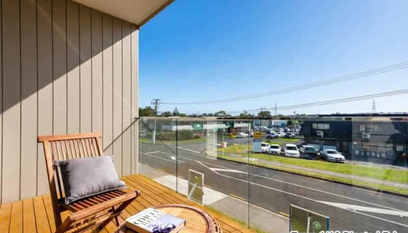 2/16 Binsted Road, New Lynn