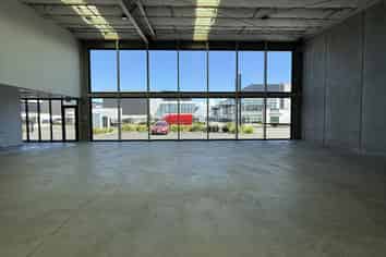 Wiri Showroom Warehouse 327sqm Road Front