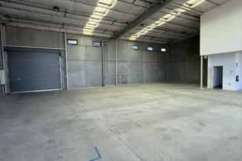 Wiri Showroom Warehouse 327sqm Road Front
