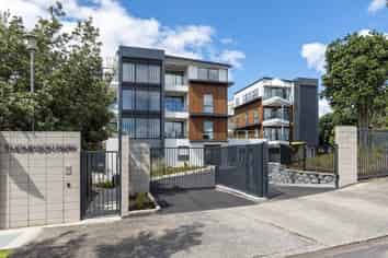 60/8 Thompson Park Road, Mount Wellington
