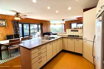 1251 East Coast Road, Kaiaua