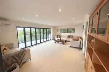 65 Roberts Road, Matakatia