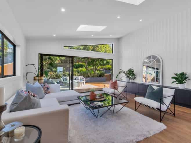 2/21 Eastcliffe Road, Castor Bay