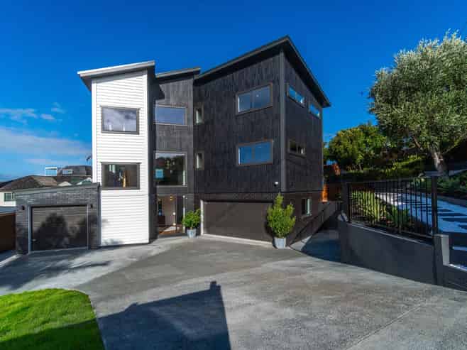 2/21 Eastcliffe Road, Castor Bay
