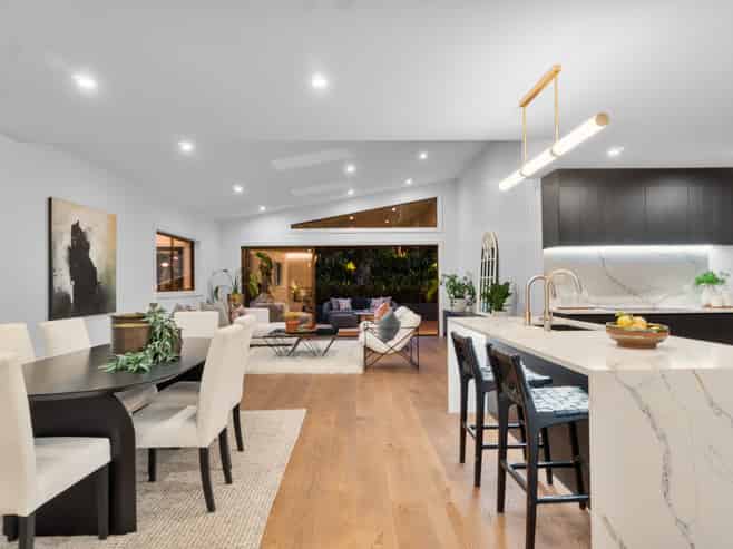 2/21 Eastcliffe Road, Castor Bay