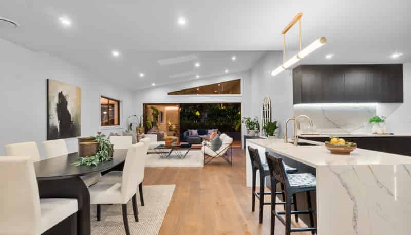 2/21 Eastcliffe Road, Castor Bay