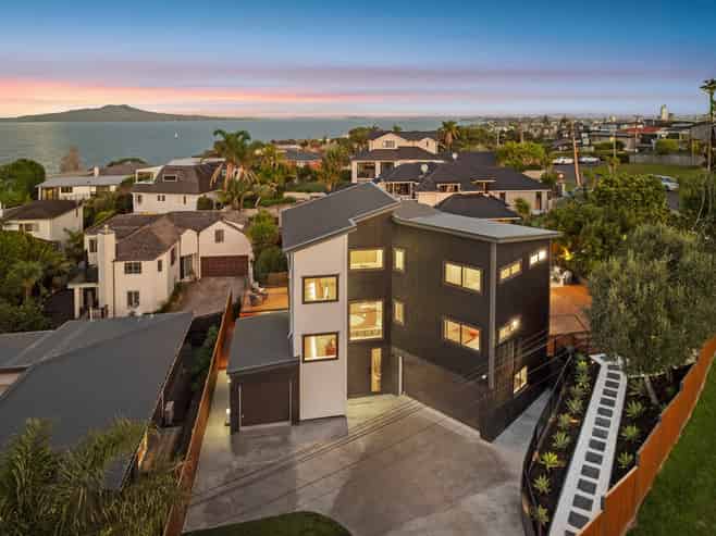 2/21 Eastcliffe Road, Castor Bay