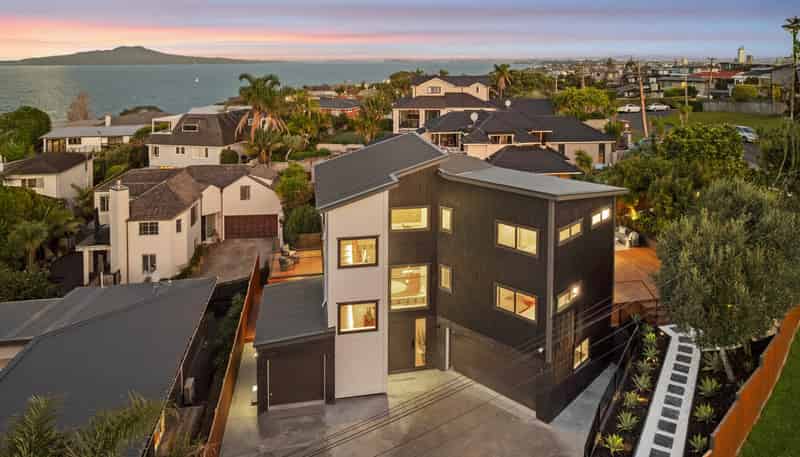 2/21 Eastcliffe Road, Castor Bay