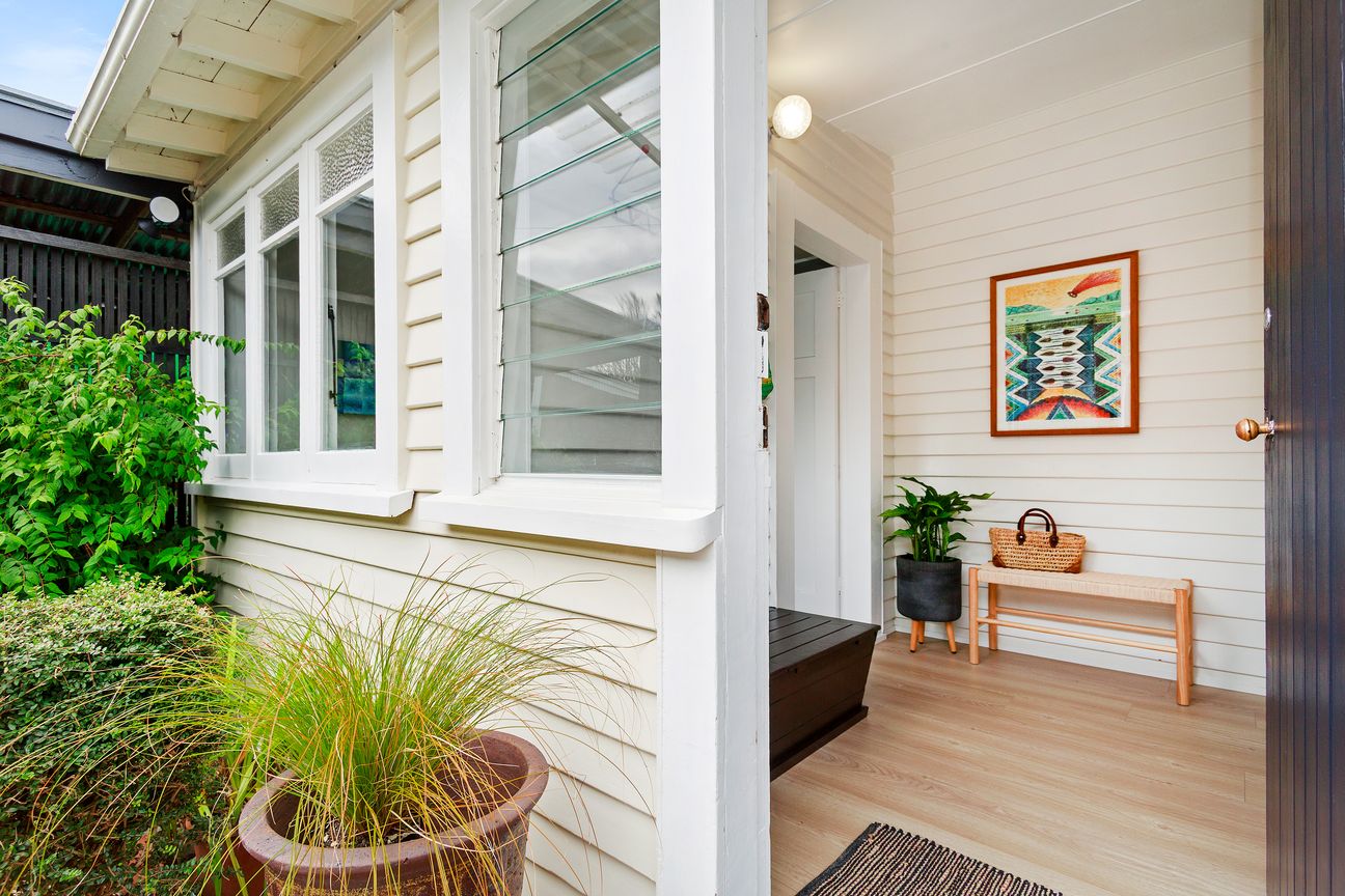Location, Character And Charm! - Vista 4