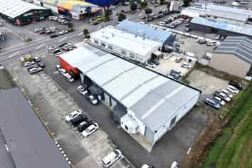 Move‑in ready 220m2 warehouse/workshop