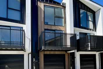 8/317 Lincoln Road, Addington